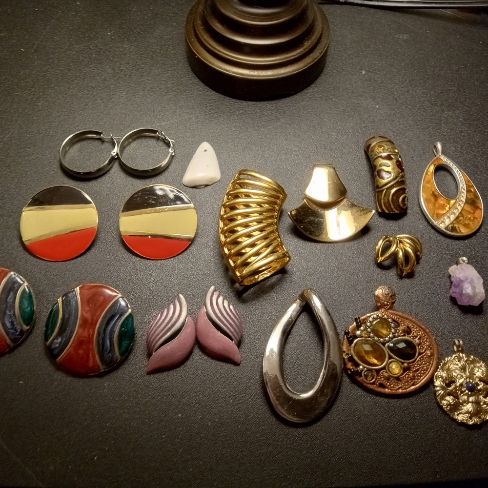 Vintage Necklace Pendant Lot (Please Read Description Carefully)
